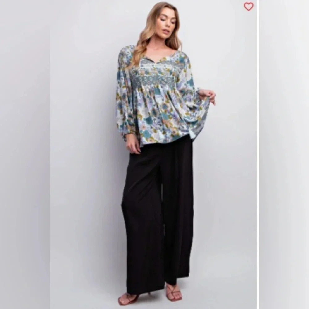Easel Floral Printed Babydoll Top In Dusty Blue - Picture 2 of 4